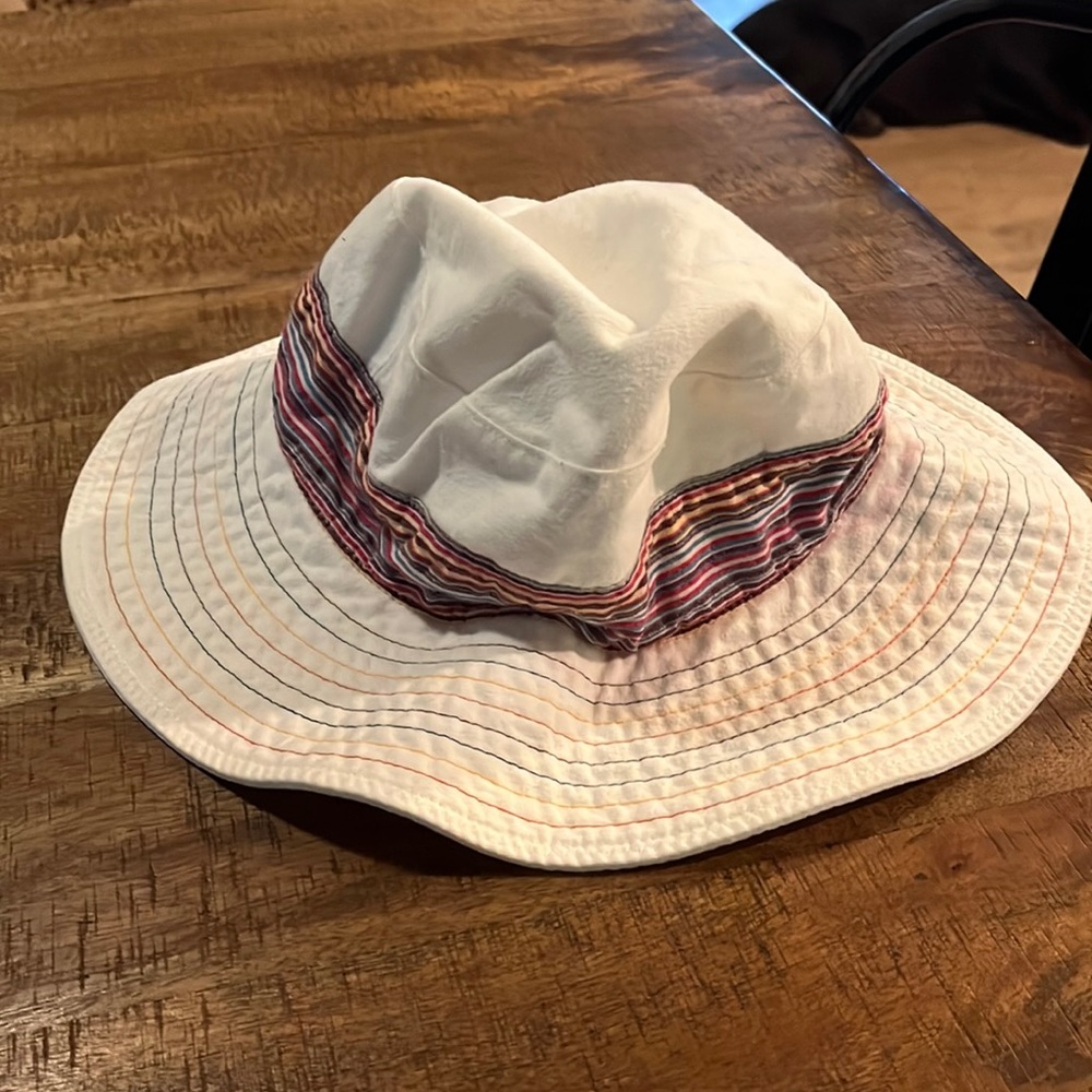 Cute summer Liz Claiborne bucket hat